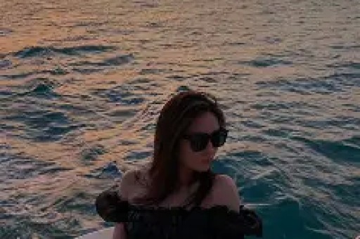 AG女粉因闪光灯事件退网：面对网络暴力的无奈